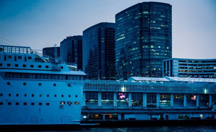 River Cruises and the Urban Landscape: An Architectural Perspective 1 1